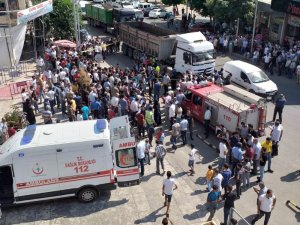 Karşıya geçerken tırın altında kalan yaşlı adam hayatını kaybetti