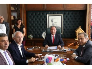 Kılıçdaroğlu, Ardanuç Belediyesini ziyaret etti