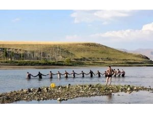 Nehirde kaybolan çocuğun cansız bedenine ulaşıldı