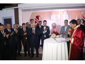 Nikah şahitliği yapan Binali Yıldırım'dan espirili tavsiyeler