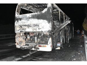 Çeşme’de tur otobüsü alev alev yanarak küle döndü