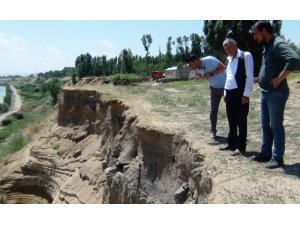 Toprak kayması tarihi mezarlığı açığa çıkarttı