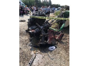 Tren traktörü ikiye böldü, sürücü öldü