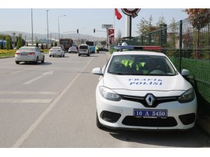 Hız yapan sürücüler radara yakalandı