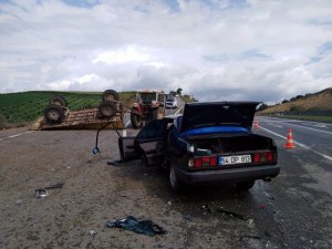 Otomobil ile traktör çarpıştı: 4 yaralı