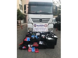 Kamyondaki gizli bölmeden binlerce paket kaçak sigara çıktı