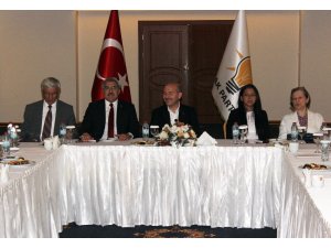 Bakan Soylu Hatay’da AK Parti’li belediye başkanlarıyla bir araya geldi