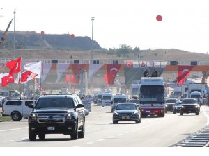 Cumhurbaşkanı çaya davet edenlere çay ikram etti