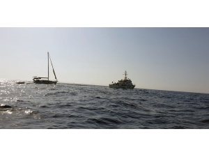 Sahil Güvenlik sürüklenen tekneyi limana çekti