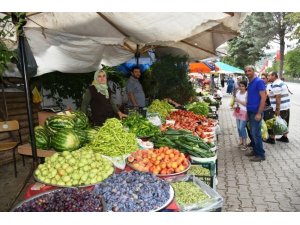Boyabat Köy Pazarında yerli üreticiler satıştan memnun