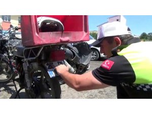 Paket servisi yapan motosikletler denetlendi