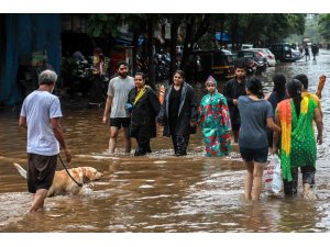 Hindistan’da şiddetli yağmur