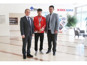 İhlas Koleji öğrencisinden güreşte dünya üçüncülüğü