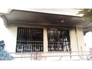 Alanya’da küle dönen evden kolundaki yanıkla kurtuldu