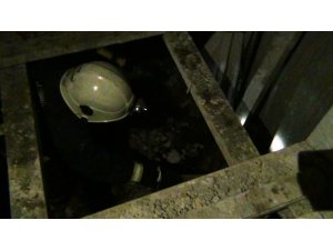 Asansör boşluğuna düşen köpeği itfaiye kurtardı