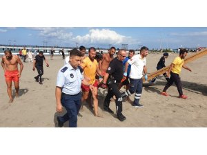 Boğulma tehlikesi geçiren yaşlı adamı cankurtaranlar kurtardı