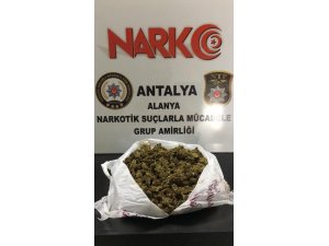 Sırt çantasına gizlediği uyuşturucu ile yakalandı