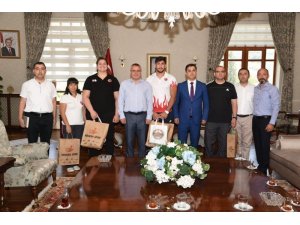 Milli judoculardan Vali Deniz’e ziyaret