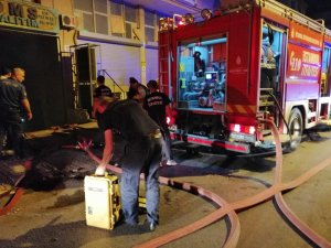 İş yerinden yükselen dumanlar mahallede paniğe neden oldu