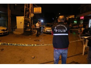 Otomobilinden indiği an silahlı saldırıya uğrayan bir kişi ağır yaralandı