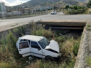 Sulama kanalına uçan otomobilin sürücüsü yaralandı