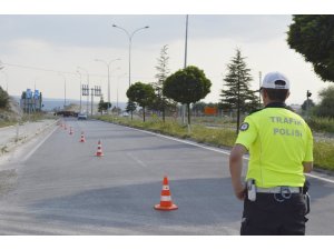 Tavşanlı’da kırmızı ışıkta geçen araçlara 8 bin 503 TL ceza kesildi