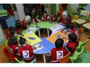 Türk Kızılay bayram öncesinde çocukları sevindirdi