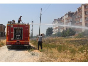 Otluk arazide çıkan yangın korkuttu