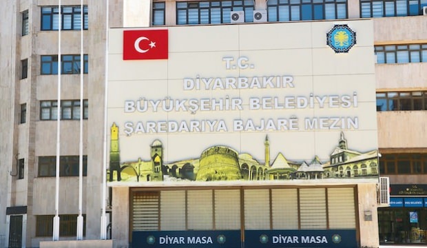 PKK belediyede! Karargaha çevirdiler