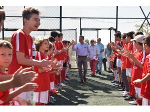 Geleceğin efsaneleri belgelerini aldı
