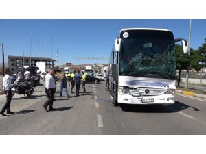 Yolcu otobüsü ile tır çarpıştı: 6 yaralı