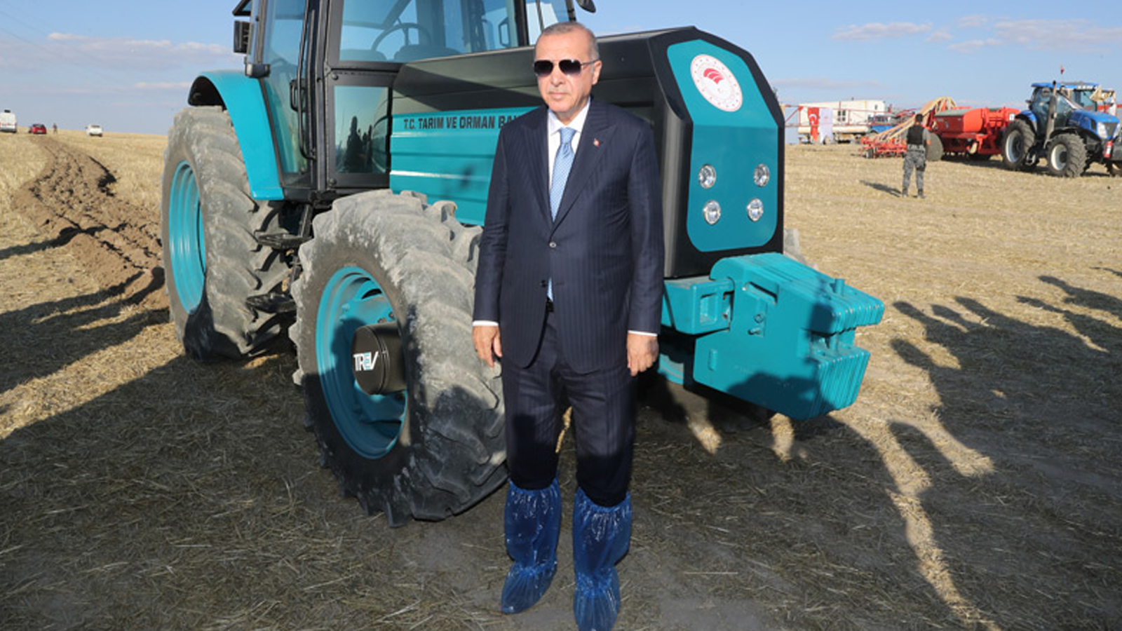 Traktörü görmeyip galoşu gören sakat kafa!