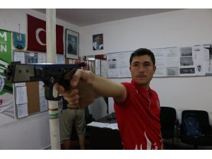 Babasının tavsiyesiyle atıcılığa başladı, şimdi rekorları alt üst ediyor