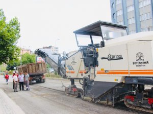 Şehit Kemal Sert Caddesinde asfaltlama çalışmaları başladı