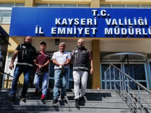 Ticari takside 12 yabancı uyruklu kaçak göçmen yakalandı