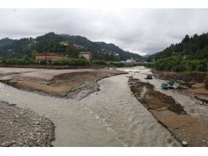 Rize’de selde kaybolan şahsı arama çalışmaları 3. gününde devam ediyor