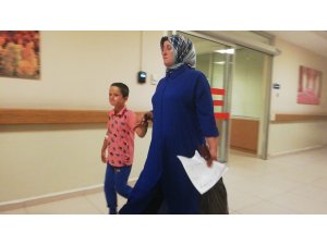 Yanıcı maddeyle oynarken yüzünden yaralandı