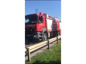 Minibüs seyir halindeyken alev aldı