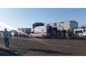 İşçi servisi ile kamyonet çarpıştı: 10 yaralı