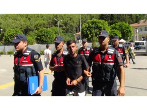 Turistlerden çaldıkları eşyayı internetten satan şahıs tutuklandı