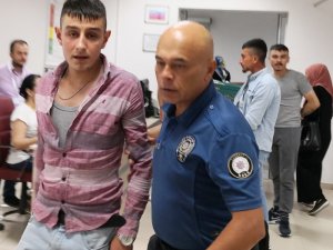 Babasını dövüp, “Senin gibi babanın var ya” diye sitem etti