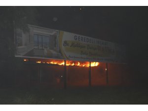 Pazaryerinde yangın: 7 dükkan kullanılmaz hale geldi