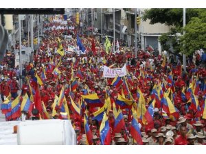 Venezuela’da binlerce kişi Washington’un yaptırımlarını protesto etti