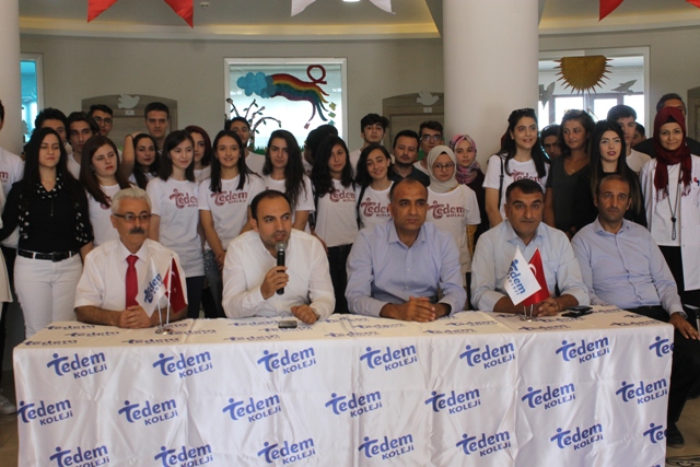 Temel Değerler Koleji, başarılı öğrencilerini kutladı