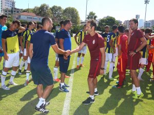 Altyapı derbisine dostluk damga vurdu