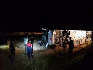 Nusaybin’de otobüs devrildi: 10 yaralı