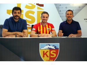 Ben Rienstra imzayı attı