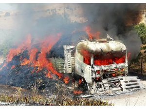 Saman yüklü kamyon alev alev yandı