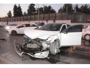 Kırmızı ışık ihlali kazaya neden oldu: 3 yaralı