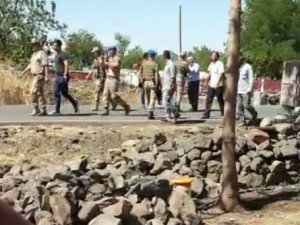 Mahalleliden kaçak kontrol ekibine: “Ölüme razıyız, bu iş olmayacak”